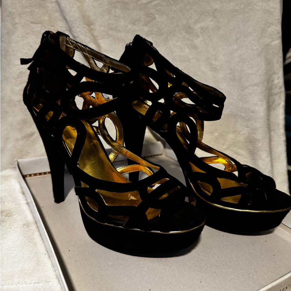 Nine West Black and Gold Cutout Heels